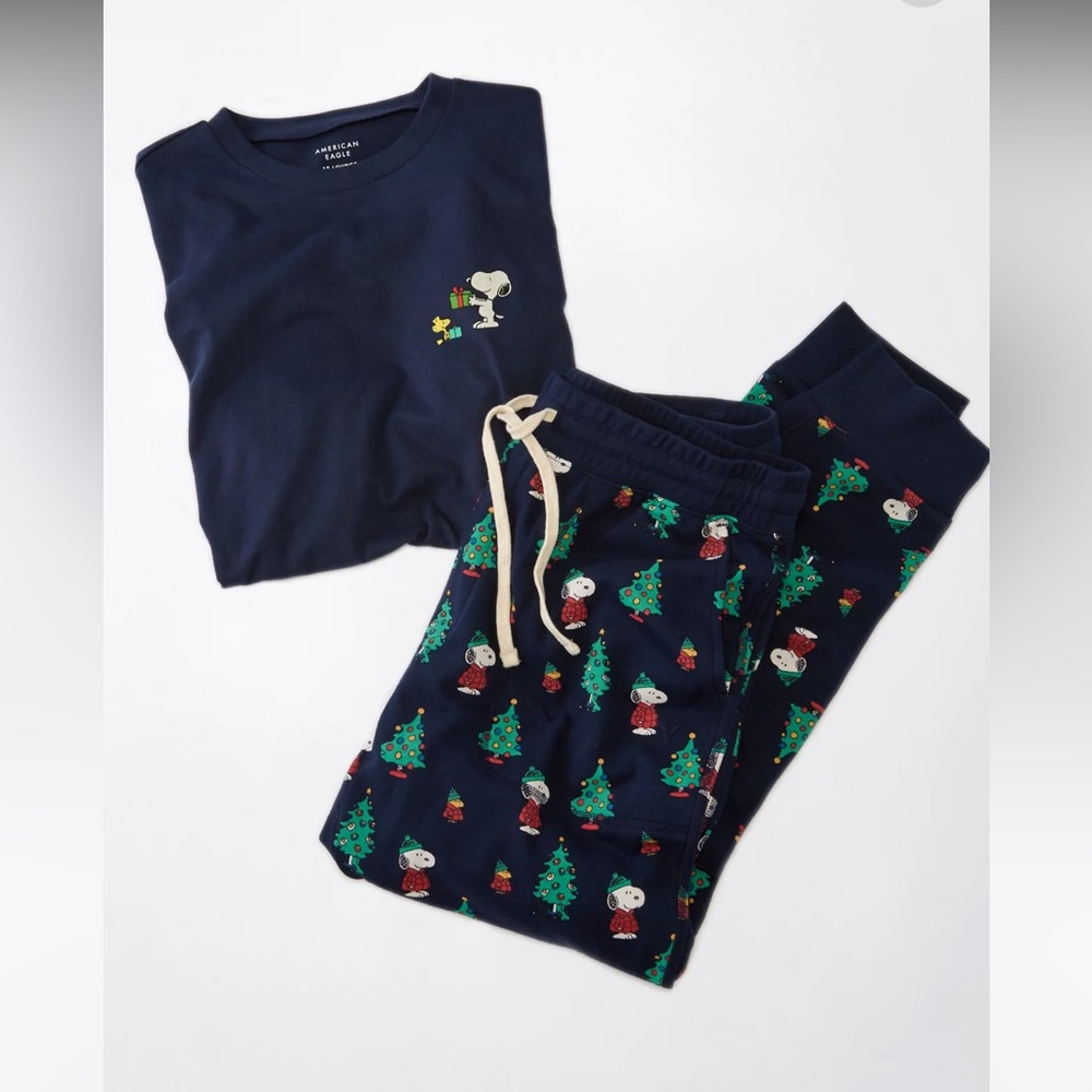 NWT AE Snoopy Fleece PJ Set